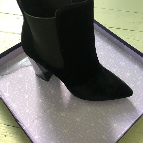 Therapy Suddley velvet black booties size 5 NWT - Picture 2 of 6